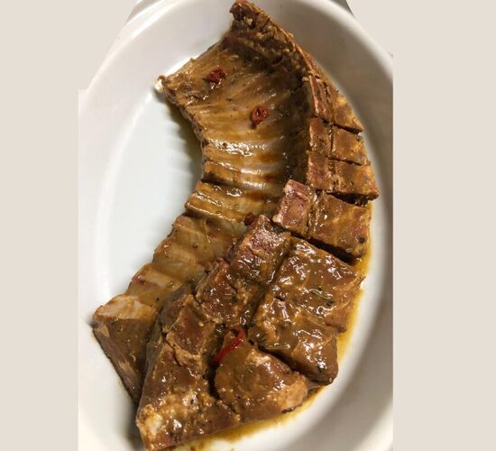 Jēra kakla karbonādes cepetis ar kaulu marinādē